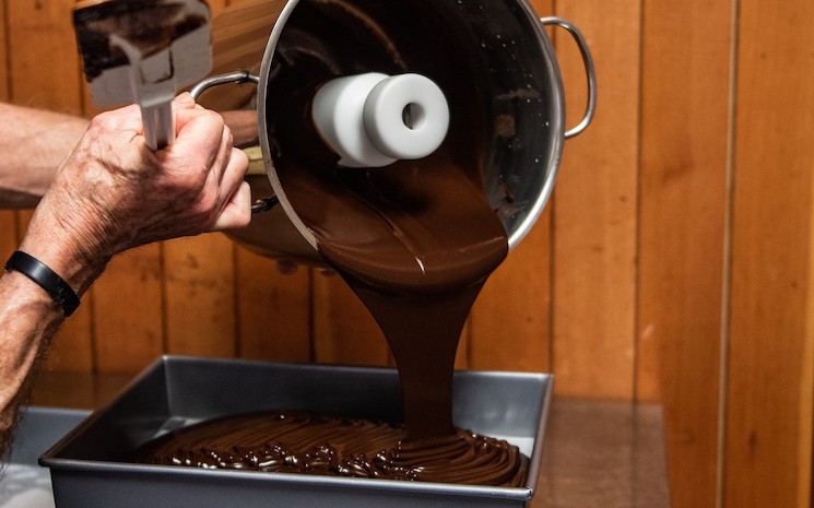 Pouring chocolate to set